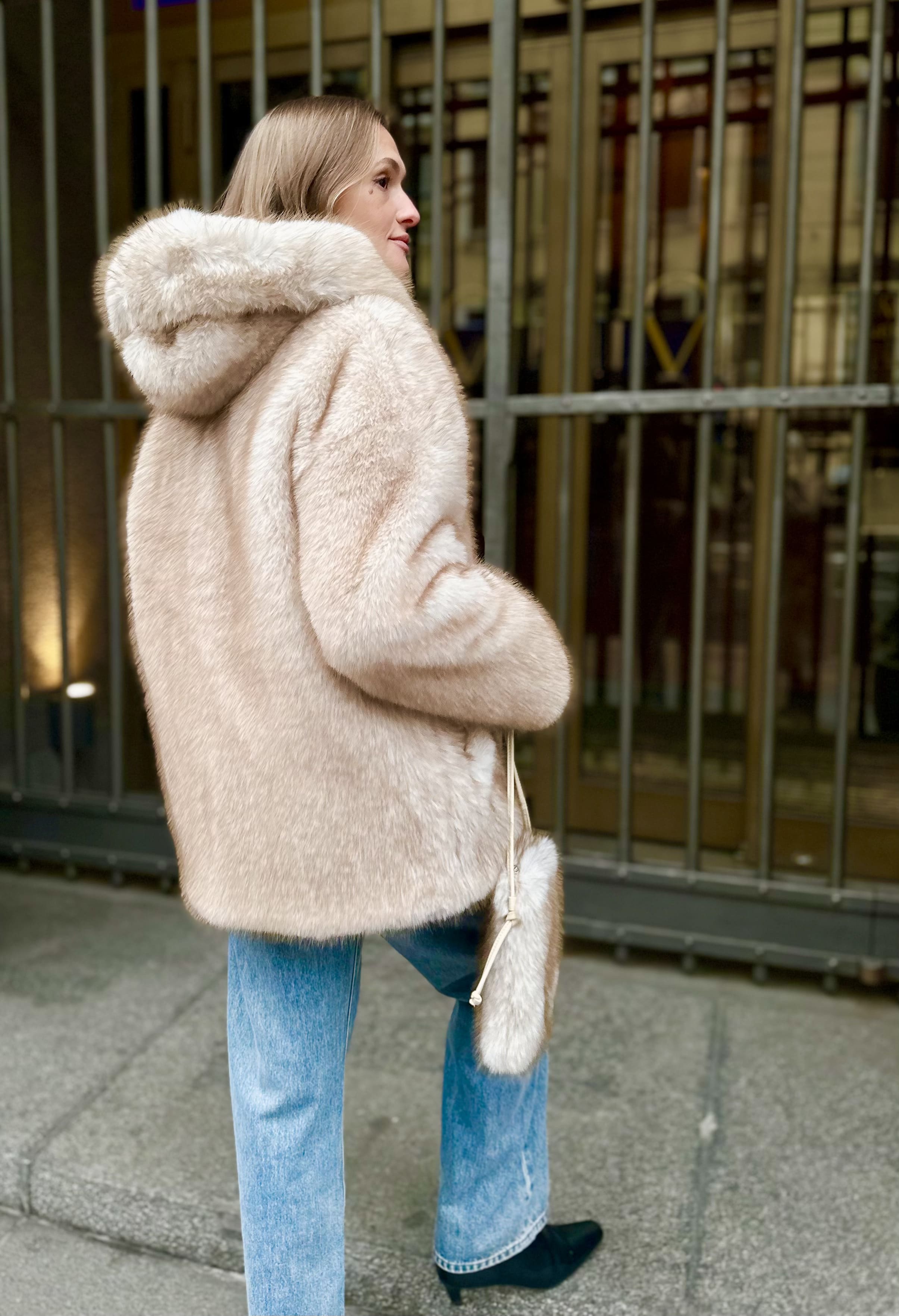 Шуба Furry из искусственного эко меха от ANSE, Светло-кремовый с коричневыми кончиками цвет, размер S, M, L, , .