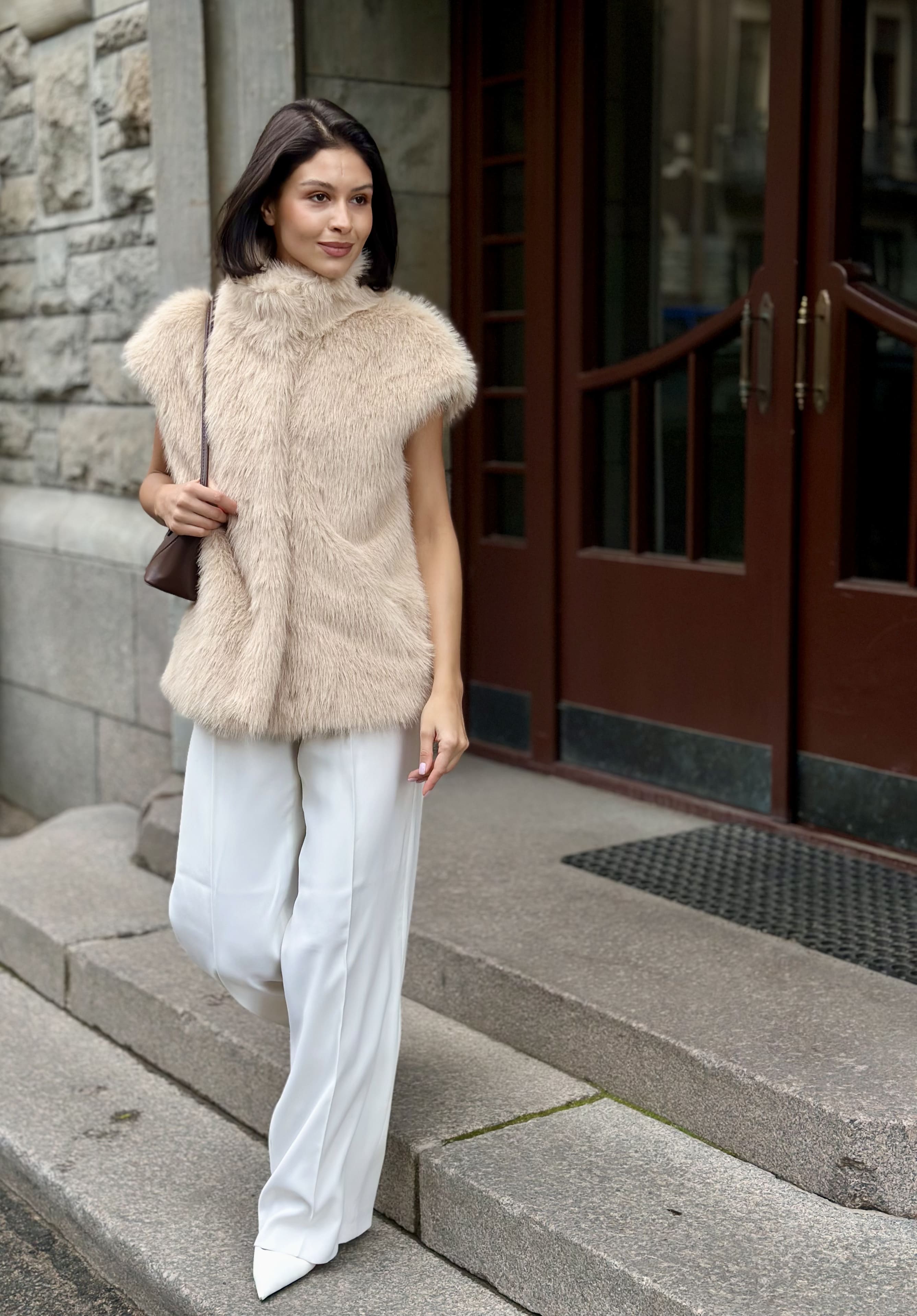 Жилет Fluffy из искусственного эко меха от ANSE, Бежевый цвет, размер S, M, L, XL, XXL, , .