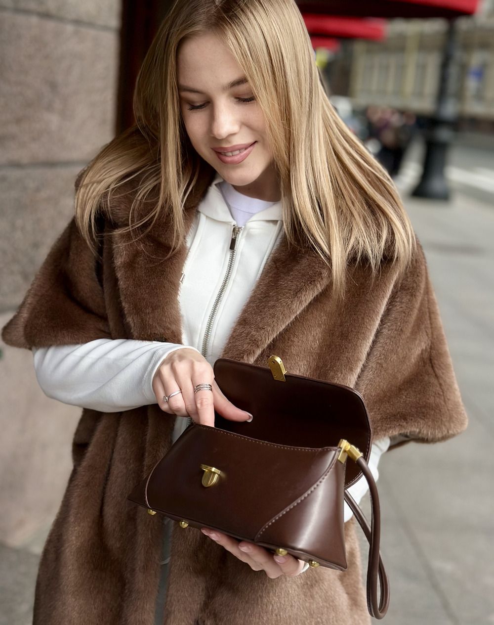 Кейп Milk Chocolate из искусственного эко меха от ANSE, Молочный шоколад цвет, размер S, M, L, , .