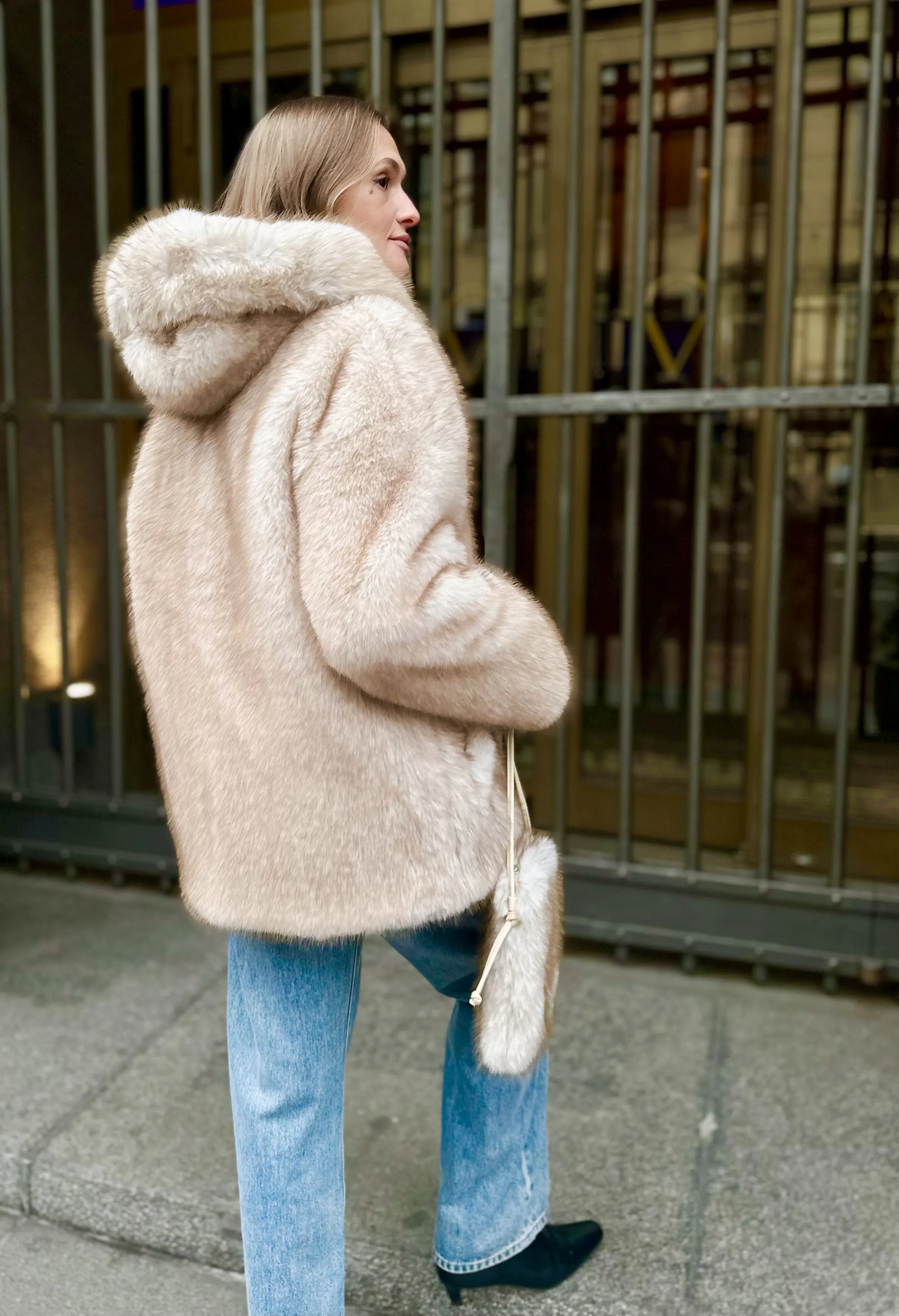 Шуба Furry из искусственного эко меха от ANSE, Светло-кремовый с коричневыми кончиками цвет, размер S, M, L, , .