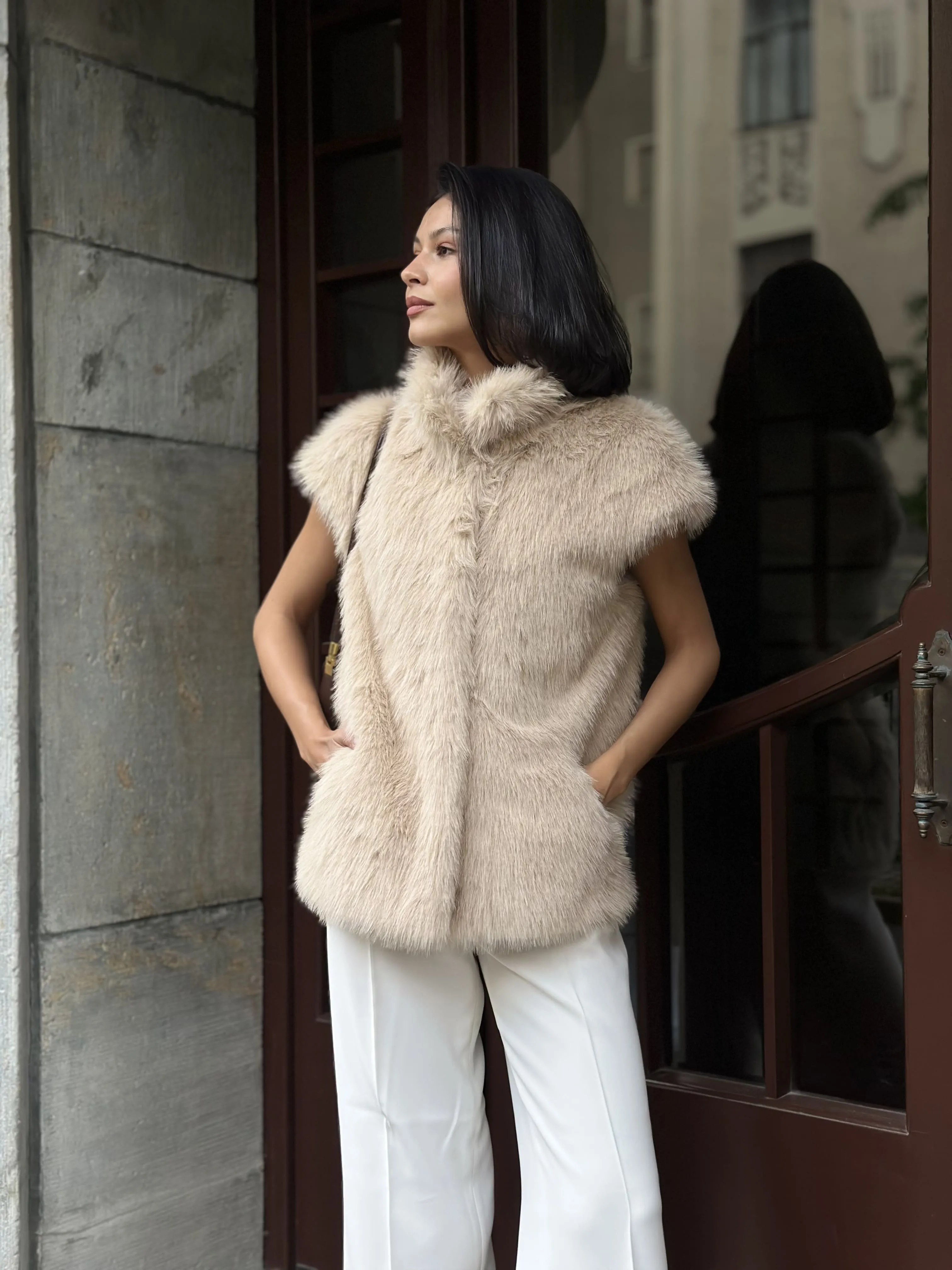 Жилет Fluffy из искусственного эко меха от ANSE, Бежевый цвет, размер S, M, L, XL, , .